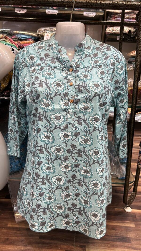 Women tops
