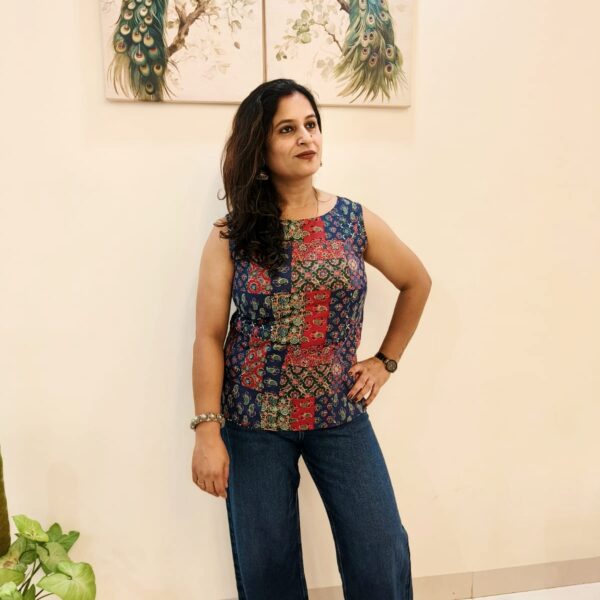 Cotton Short Top with Hidden Sleeves | Multiwear Comfort - Image 4